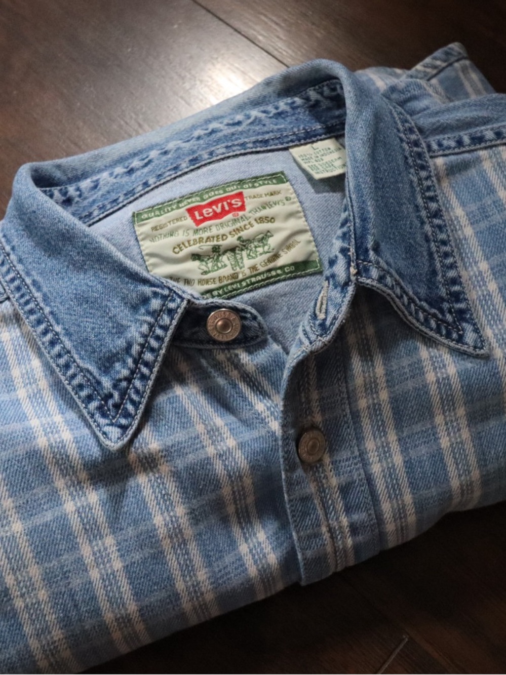 90s Levi's Light Blue Plaid Button-Up Shirt